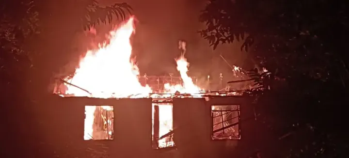 വീട് കത്തി നശിച്ചു