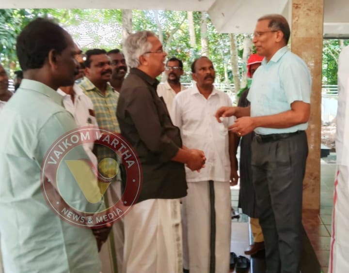 തദ്ദേശ തിരഞ്ഞെടുപ്പ്: വീട് കയറി പ്രചാരണത്തിന് ബിനോയ് വിശ്വവും