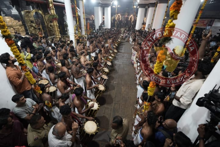 മേളപ്പെരുമഴയായി പെരുവനം