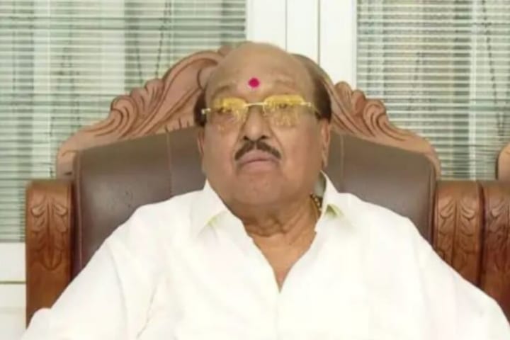 സി.പി.ഐ മൂഢസ്വർഗത്തിൽ; മുഖ്യമന്ത്രിയുടെ കാറിൽ കയറിയാൽ രാജ്യദ്രോഹമോ; സി.പി.ഐയ്ക്ക് മറുപടിയുമായി വെള്ളാപ്പള്ളി നടേശൻ