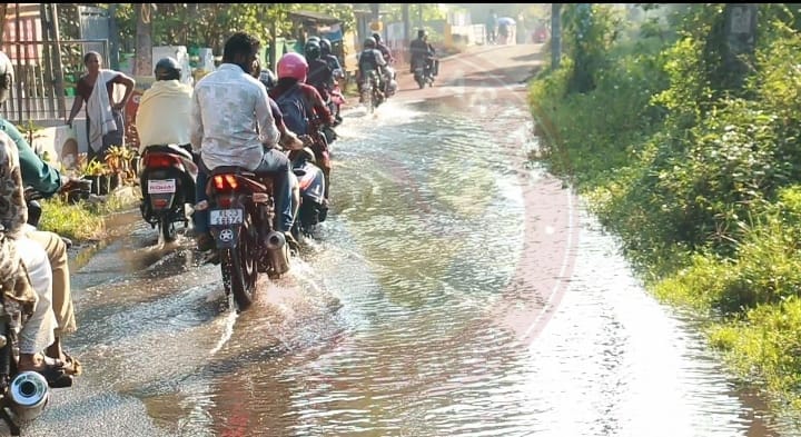 വൃശ്ചിക വേലിയേറ്റം ശക്തം: വൈക്കത്ത്  ആയിരത്തോളം വീടുകൾ വെള്ളക്കെട്ടിൽ