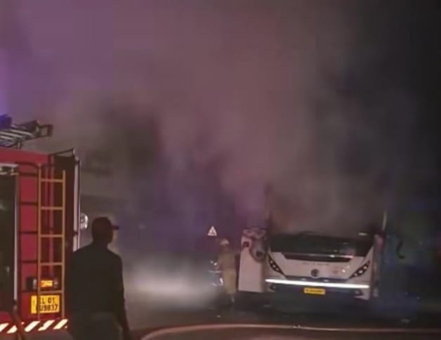 ടൂറിസ്റ്റ് ബസ് കത്തിനശിച്ചു