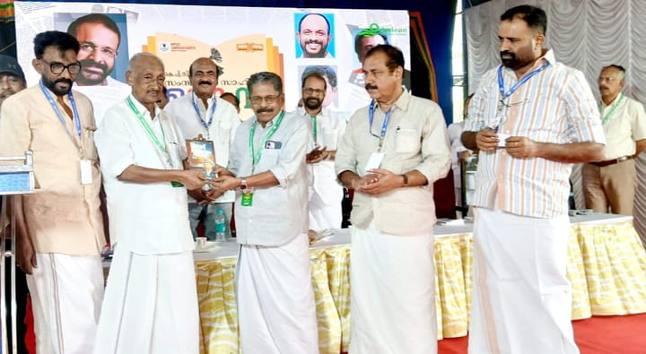 എം.കെ. ഷിബുവിൻ്റെ വിൻസെൻറ് വാൻഗോഗും മറ്റുചിലരും എന്ന പുസ്തകം പ്രകാശനം ചെയ്തു