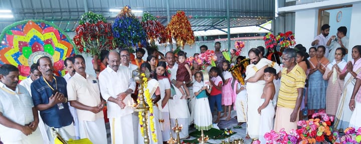 ദേവസേനാപതി സംഘത്തിന്റെ കാവടി ഘോഷയാത്ര ദൃശ്യഭംഗി പകര്‍ന്നു