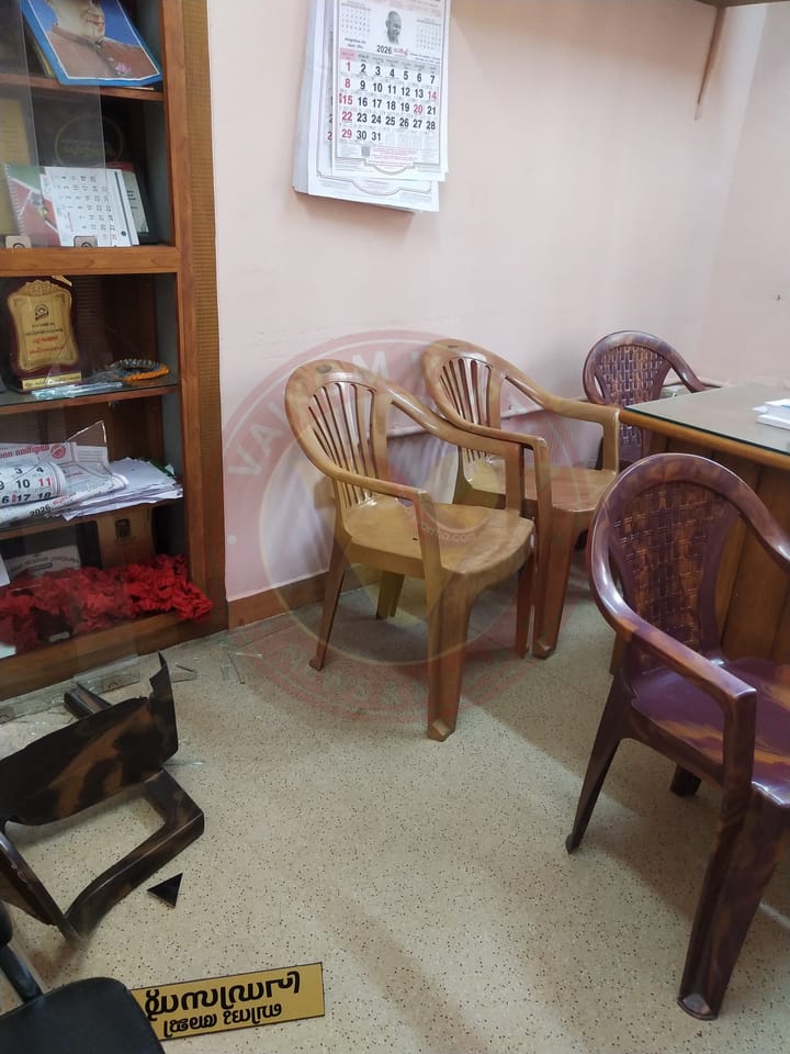 വെച്ചൂർ പഞ്ചായത്ത് ഓഫീസ് അടിച്ചു തകർത്തു; പ്രസിഡൻ്റിനും വൈസ് പ്രസിഡൻ്റിനും മർദ്ദനം