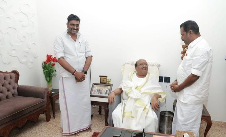 കെ.അജിത്ത് വെള്ളാപ്പള്ളി നടേശനെ സന്ദർശിച്ചു