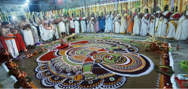 പോളശ്ശേരി ഭഗവതി ക്ഷേത്രത്തില്‍ വടക്കുപുറത്ത് കളമെഴുത്തുംപാട്ടും