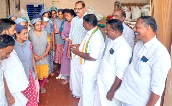 യു.ഡി.എഫ് സ്ഥാനാർത്ഥി കെ. ബിനിമോൻ  മറവൻതുരുത്തിൽ പര്യടനം നടത്തി