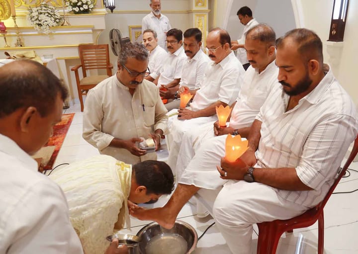 വിശ്വാസത്തിന്റെ ദീപ്തസ്മരണയിൽ ക്രൈസ്തവ ദേവാലയങ്ങളിൽ പെസഹായുടെ തിരുകർമ്മങ്ങൾ നടത്തി